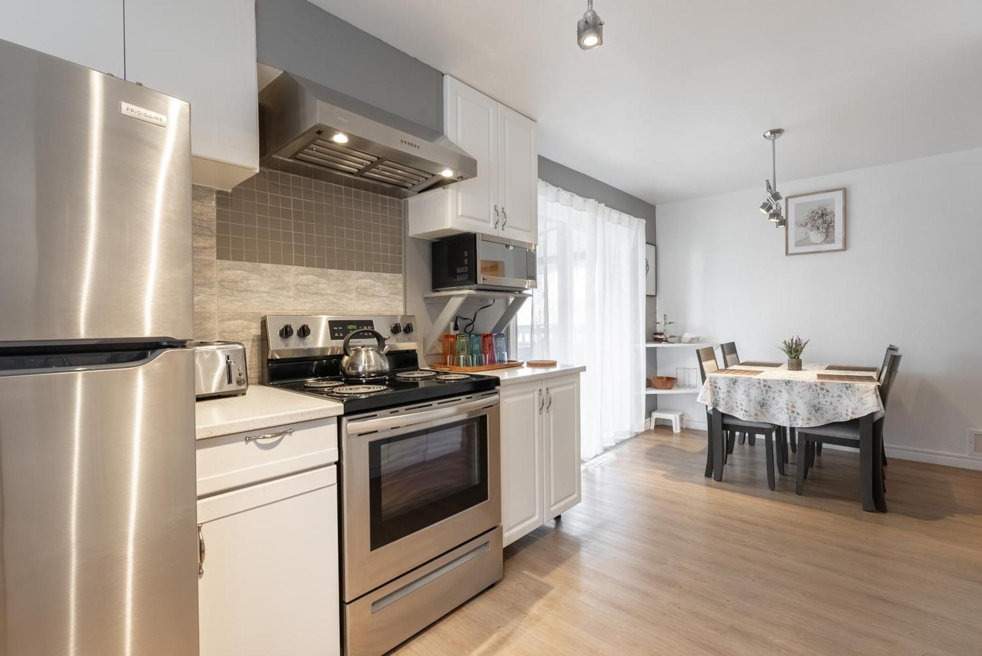 Comfortable Spacious House With Parking Brossard Eksteriør bilde