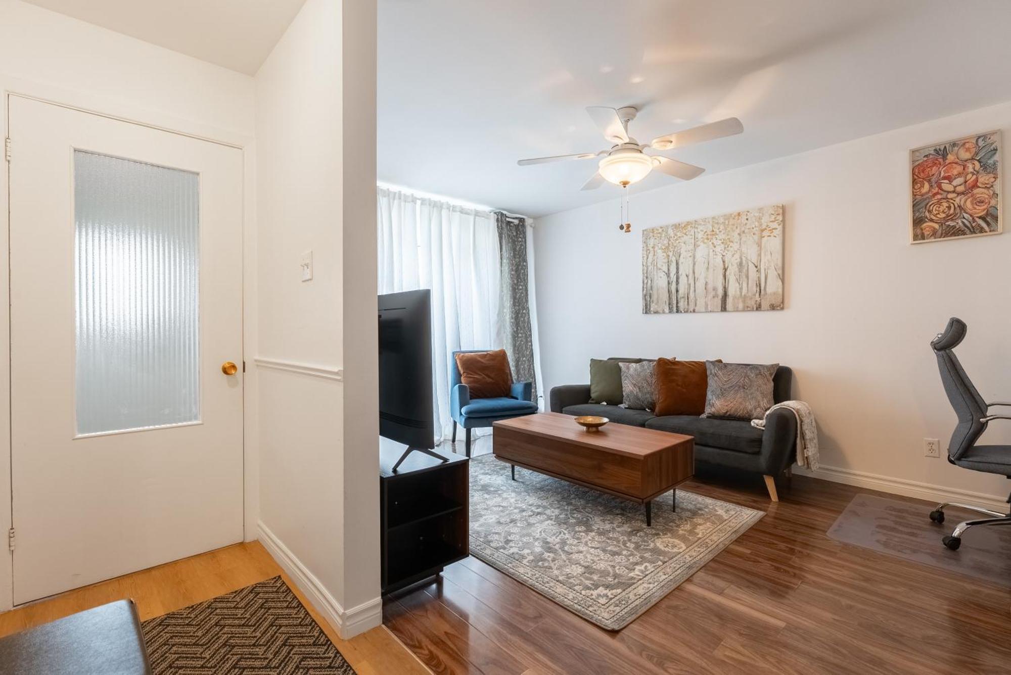 Comfortable Spacious House With Parking Brossard Eksteriør bilde