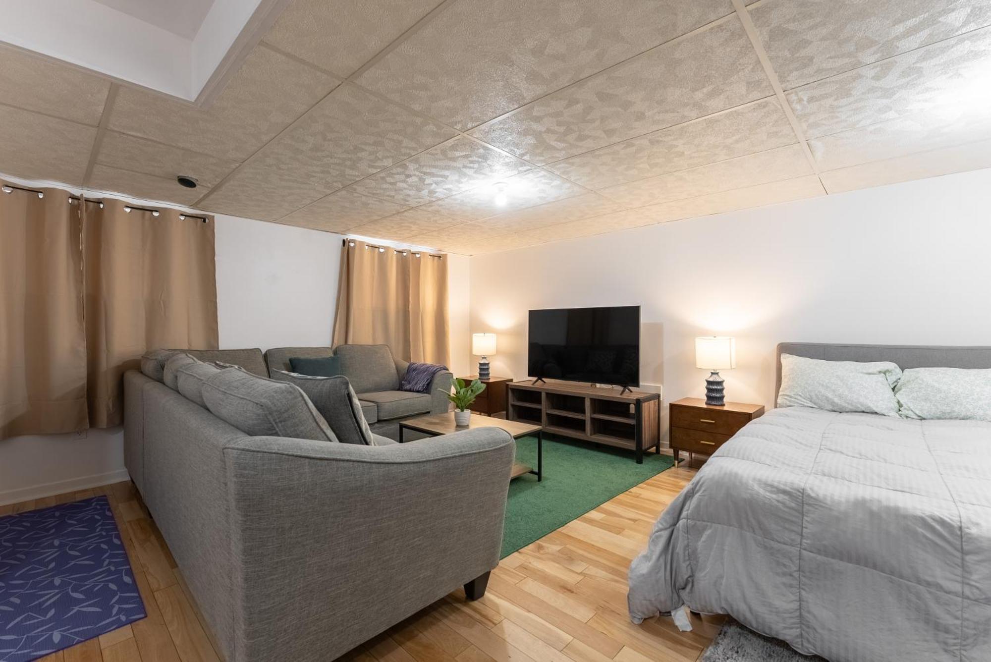 Comfortable Spacious House With Parking Brossard Eksteriør bilde