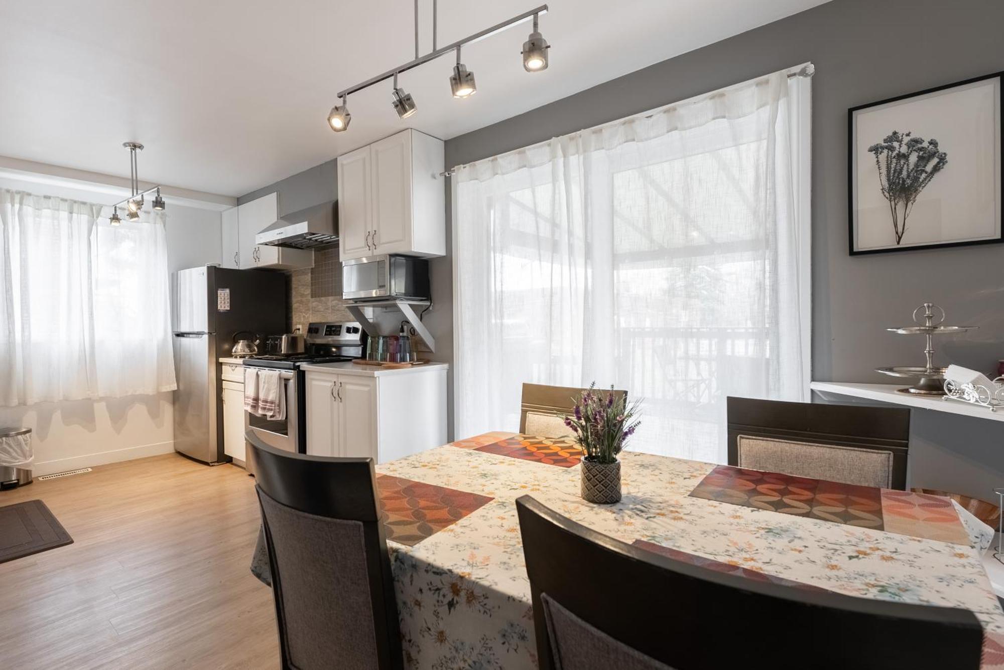 Comfortable Spacious House With Parking Brossard Eksteriør bilde