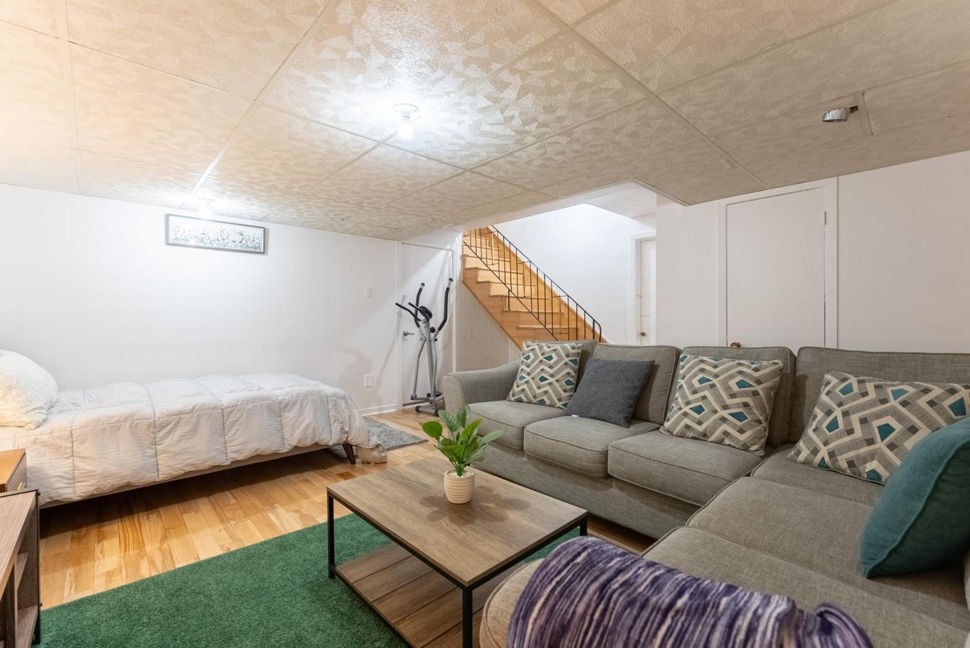 Comfortable Spacious House With Parking Brossard Eksteriør bilde
