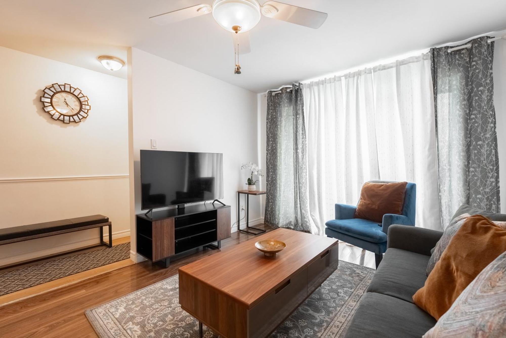 Comfortable Spacious House With Parking Brossard Eksteriør bilde