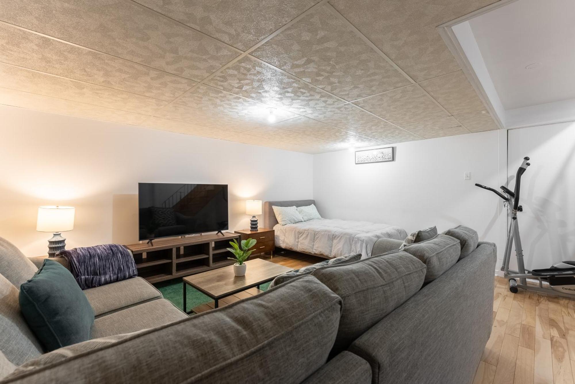 Comfortable Spacious House With Parking Brossard Eksteriør bilde