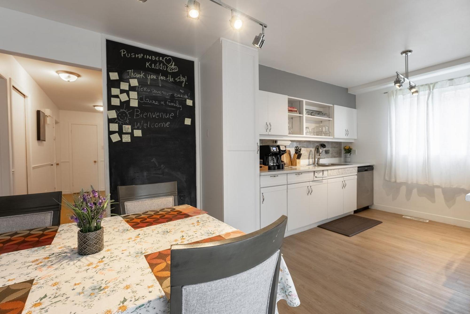 Comfortable Spacious House With Parking Brossard Eksteriør bilde