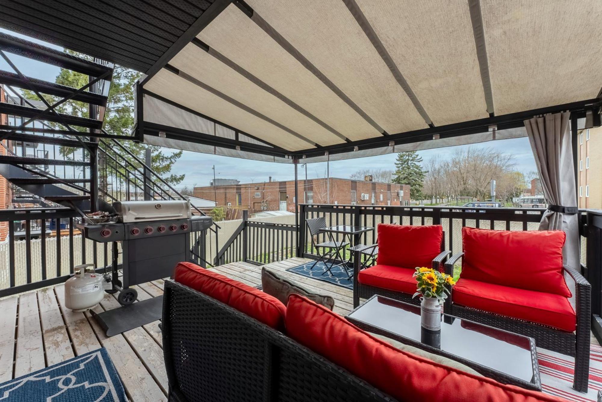 Comfortable Spacious House With Parking Brossard Eksteriør bilde